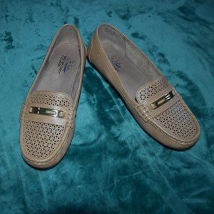 Life Stride Viva 2 Memory Foam Beige Flats Loafers